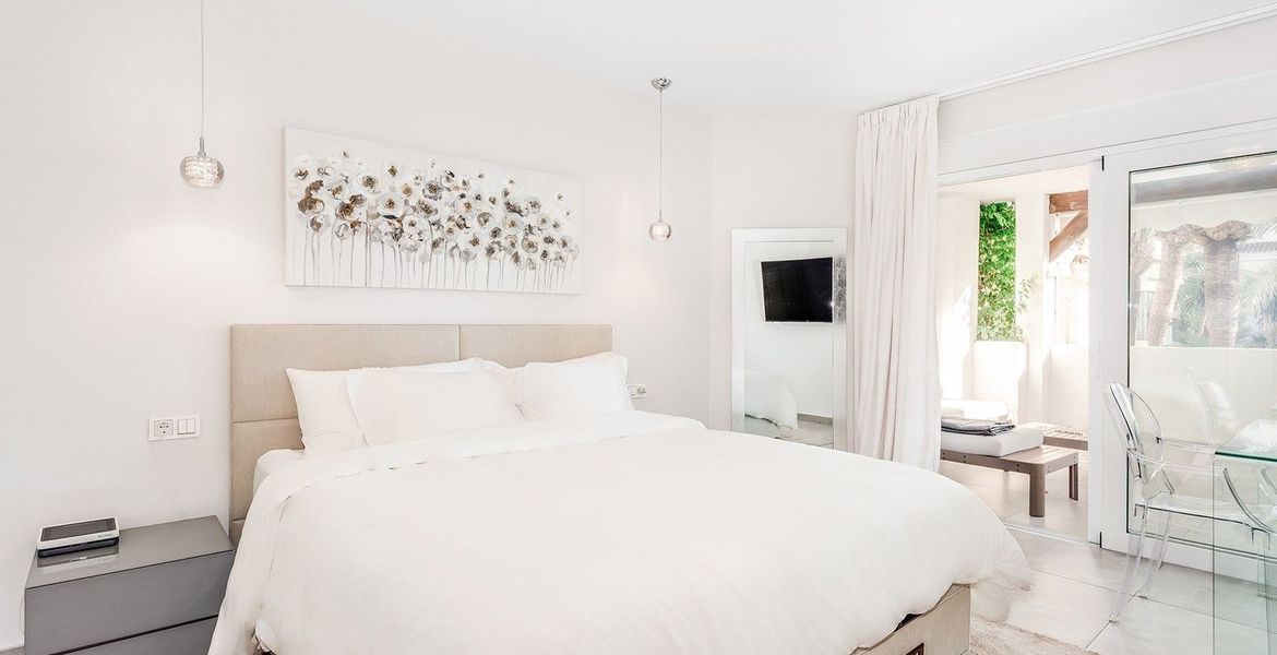 Stylish 2 Bedroom Luxury Apartment in Puerto Banus