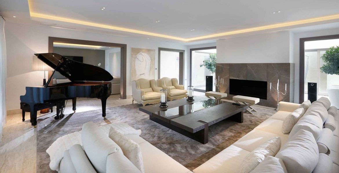 Luxurious six-bedroom Villa SOTOGRANDE