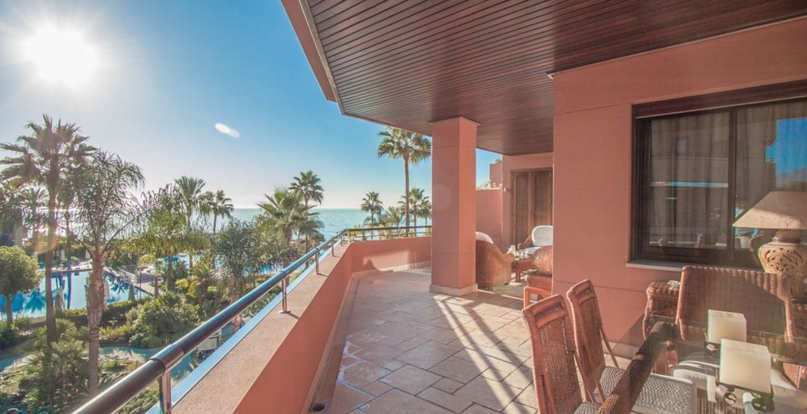 3-bedroom seafront apartment