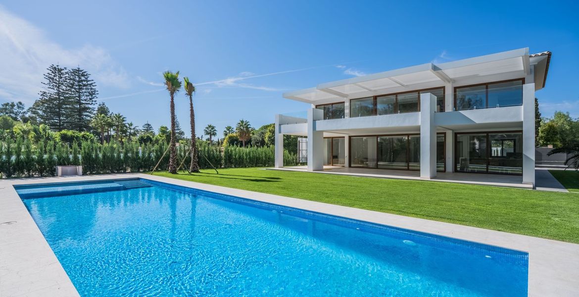 Stunning Contemporary Villa in Guadalmina Baja