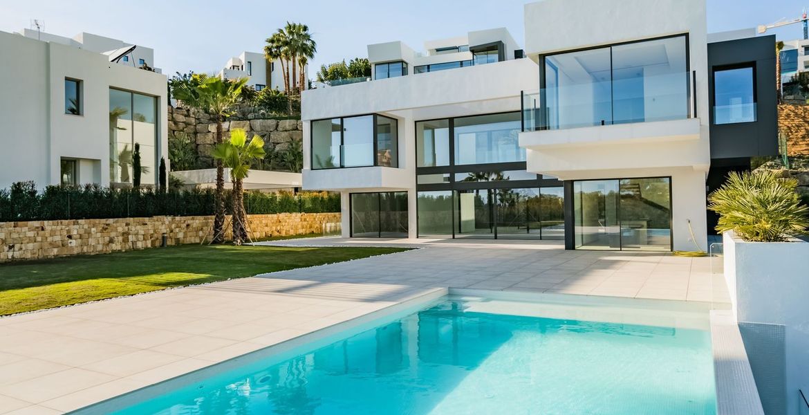Superb New Сontemporary Style Luxury Villa