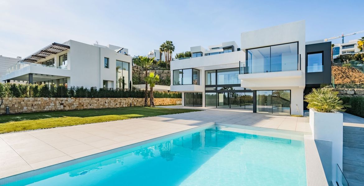 Superb New Сontemporary Style Luxury Villa
