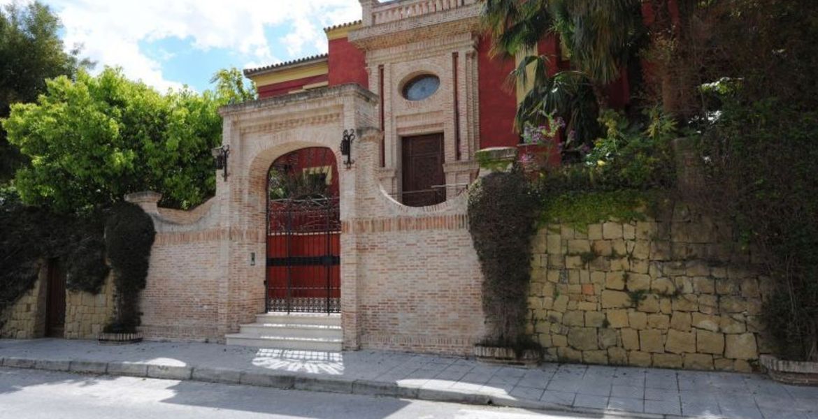 Villa for sale in Altos de Puente Roman