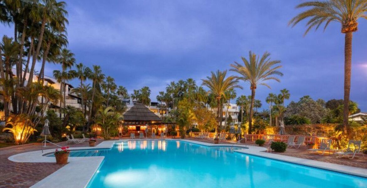 Beautifully renovated penthouse for sale in Puente Romano