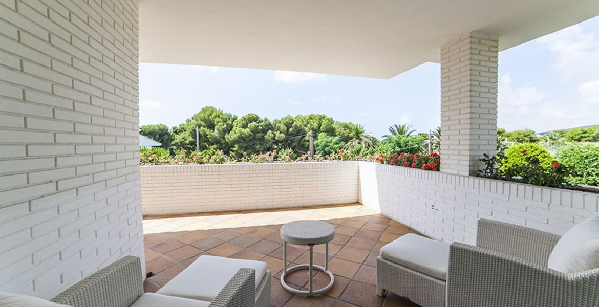 Fantastic three-storey house for long-term rent in Sitges