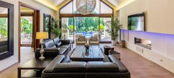 Stunning 5 bedroom villa situated in Aloha 