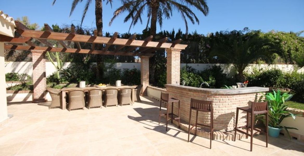 Amazing large Cortijo close to beach For Rent
