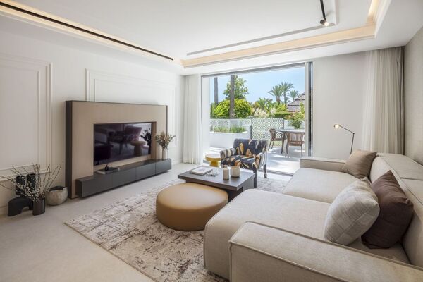 Lujoso apartamento en planta baja en Puente Romano Marbella