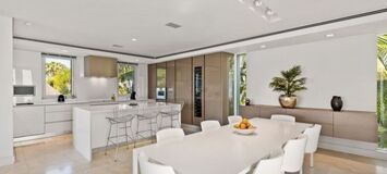 Современная вилла в Пуэнте Романо с технологией Smart Home