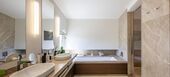 Современная вилла в Пуэнте Романо с технологией Smart Home