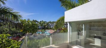 Современная вилла в Пуэнте Романо с технологией Smart Home