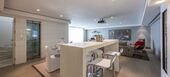 Современная вилла в Пуэнте Романо с технологией Smart Home