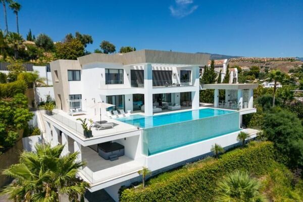 Villa de Lujo con 7 Dormitorios en Venta en Benahavís