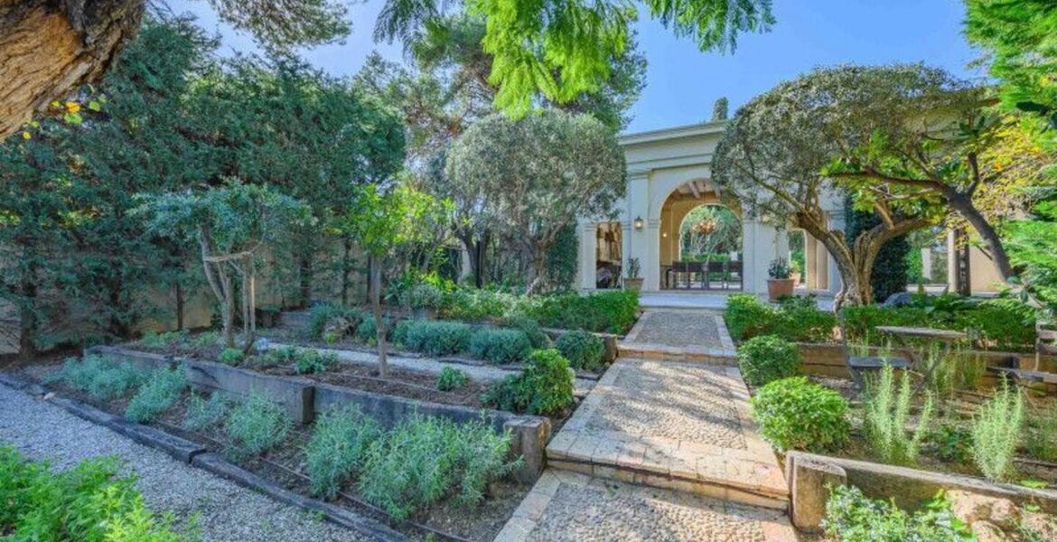 Villa for sale In Puente Romano