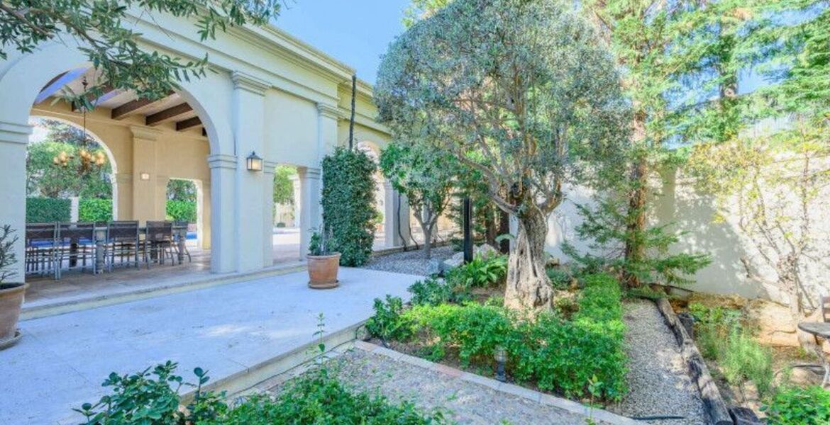 Villa for sale In Puente Romano