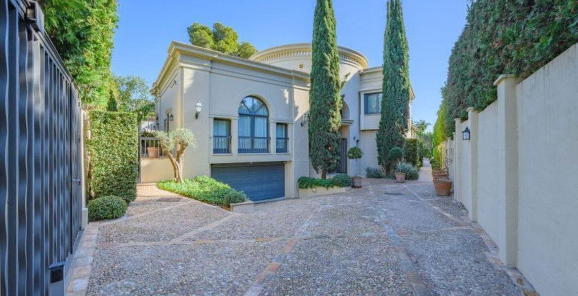 Villa for sale In Puente Romano