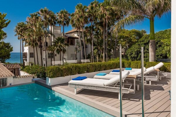 Villa for sale in Puente Romano