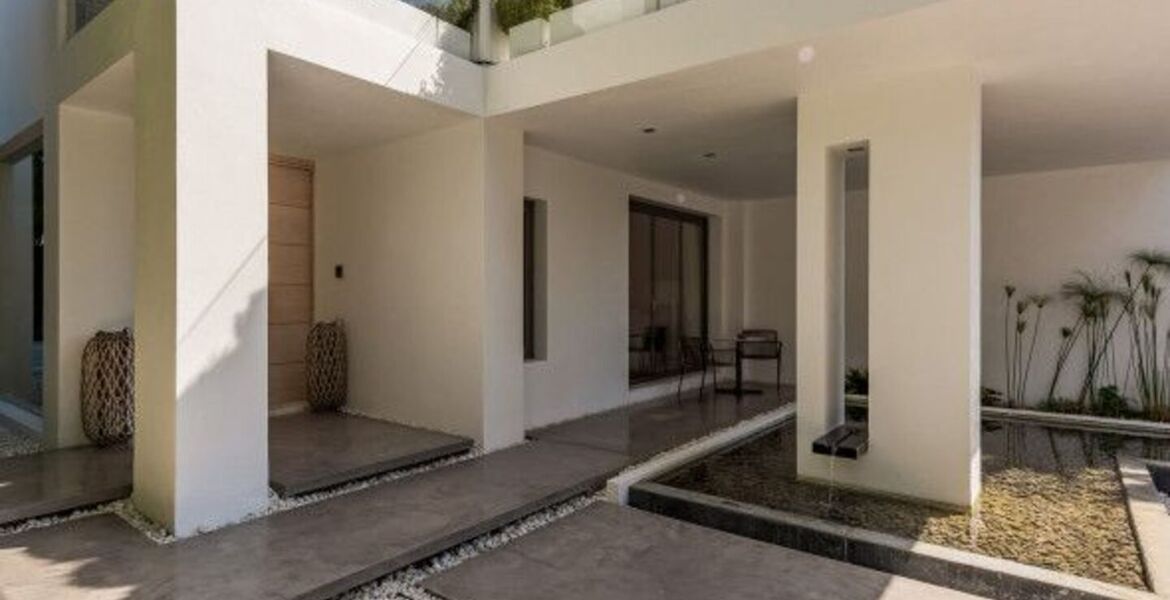 Villa for sale in Puente Romano