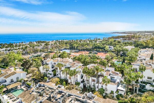 Penthouse duplex for sale in Marina Puente Romano